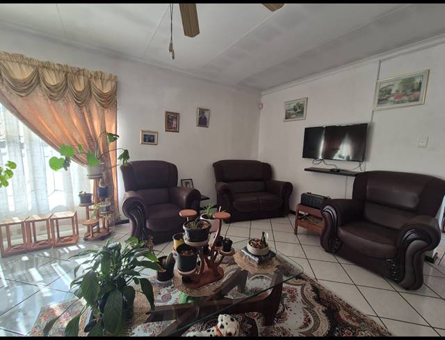 3 BEDROOM FREEHOLD FOR SALE IN VANDERBIJLPARK CE 5